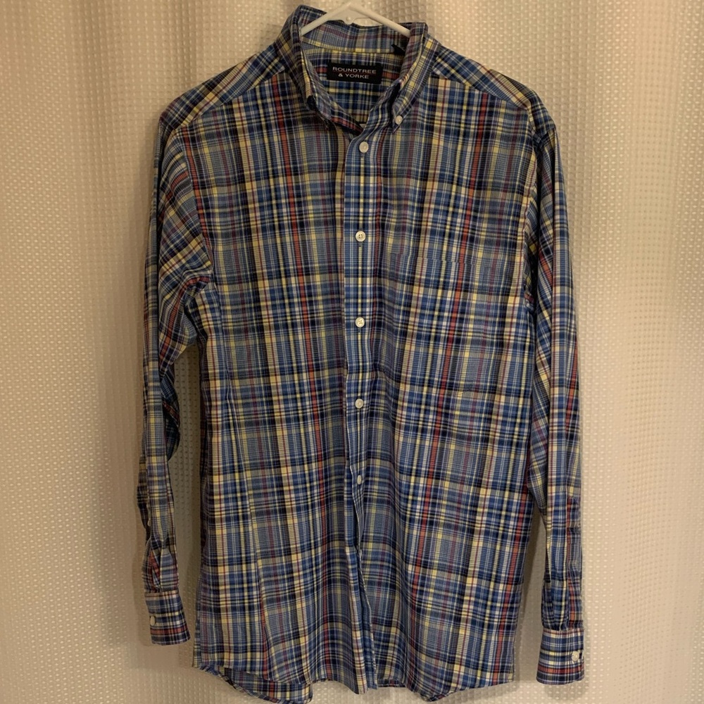 Size small Roundtree & Yorke Mens Shirt